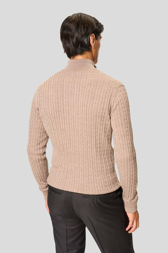 Sandfarbener Merinowolle-Kabelstrickpullover mit kurzem Reißverschluss
