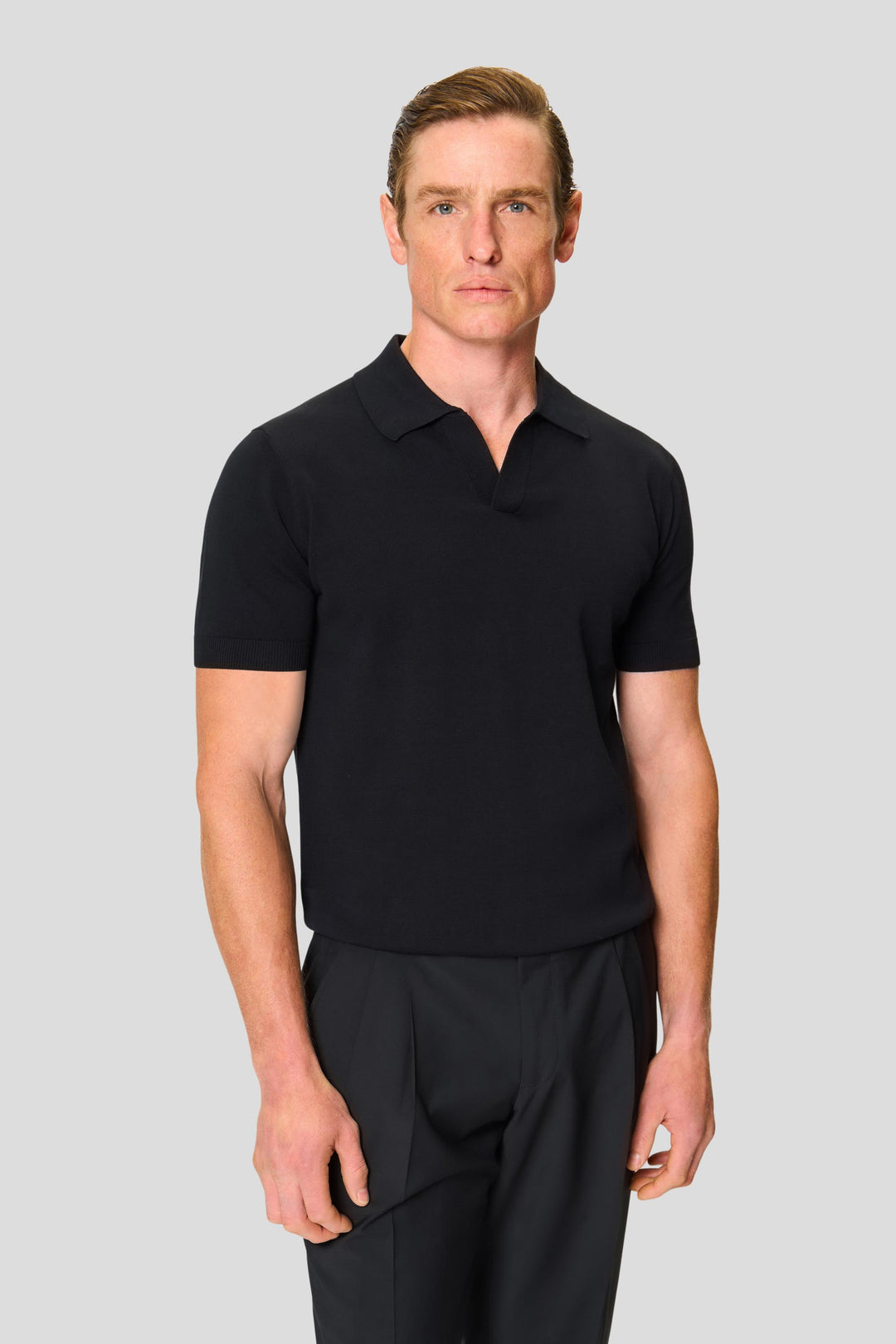 Schwarzes Kurzarm-Poloshirt