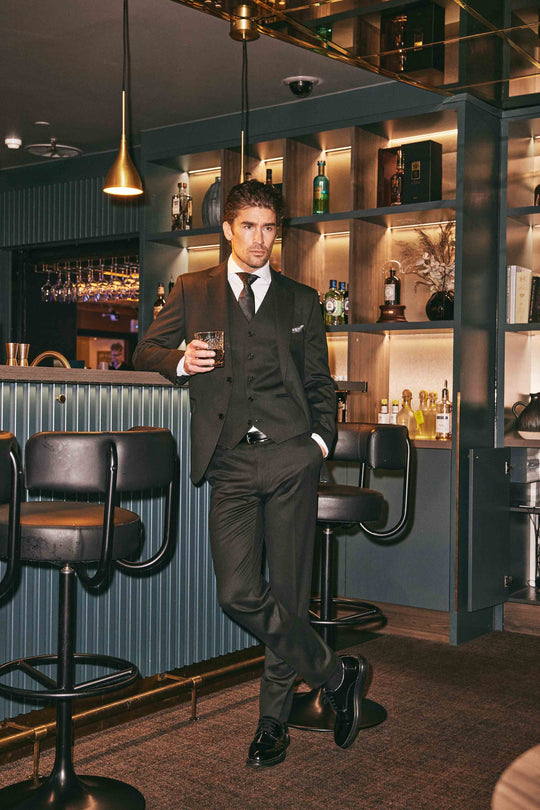 Exclusive Elegance SUIT CLUB