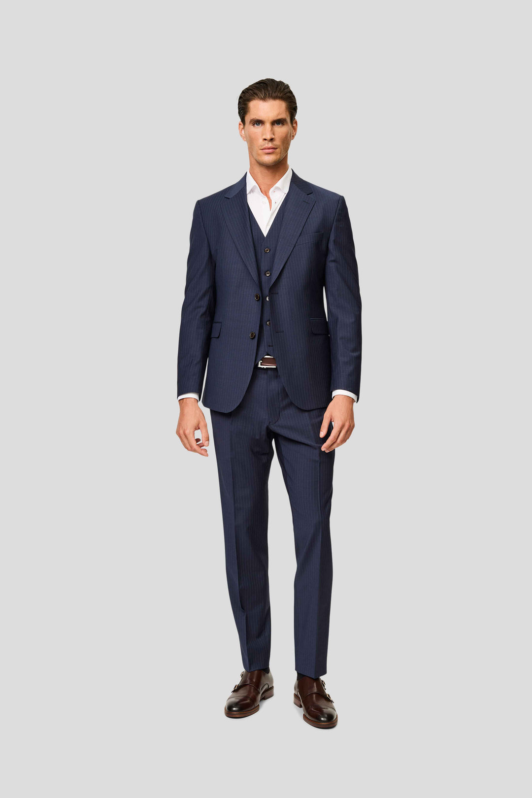 PREMIUM navy three-piece jakkesæt med nålestriber PREMIUM