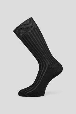 Schwarze gerippte Socken