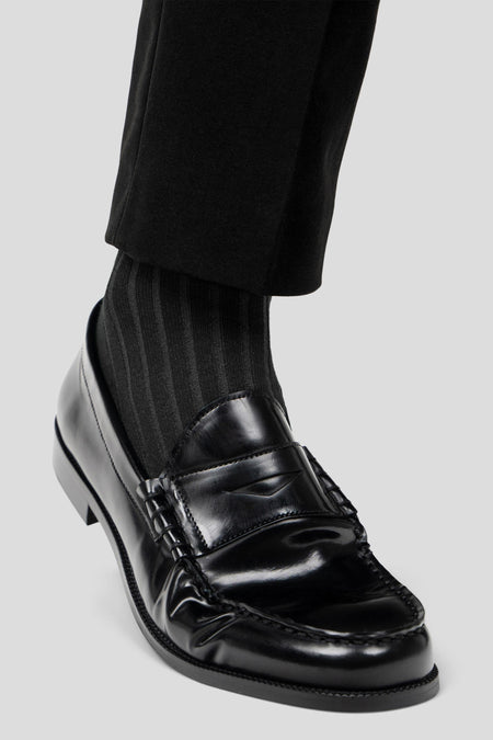 Schwarze gerippte Socken