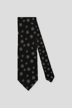 Schwarze Krawatte mit weißen Blumen