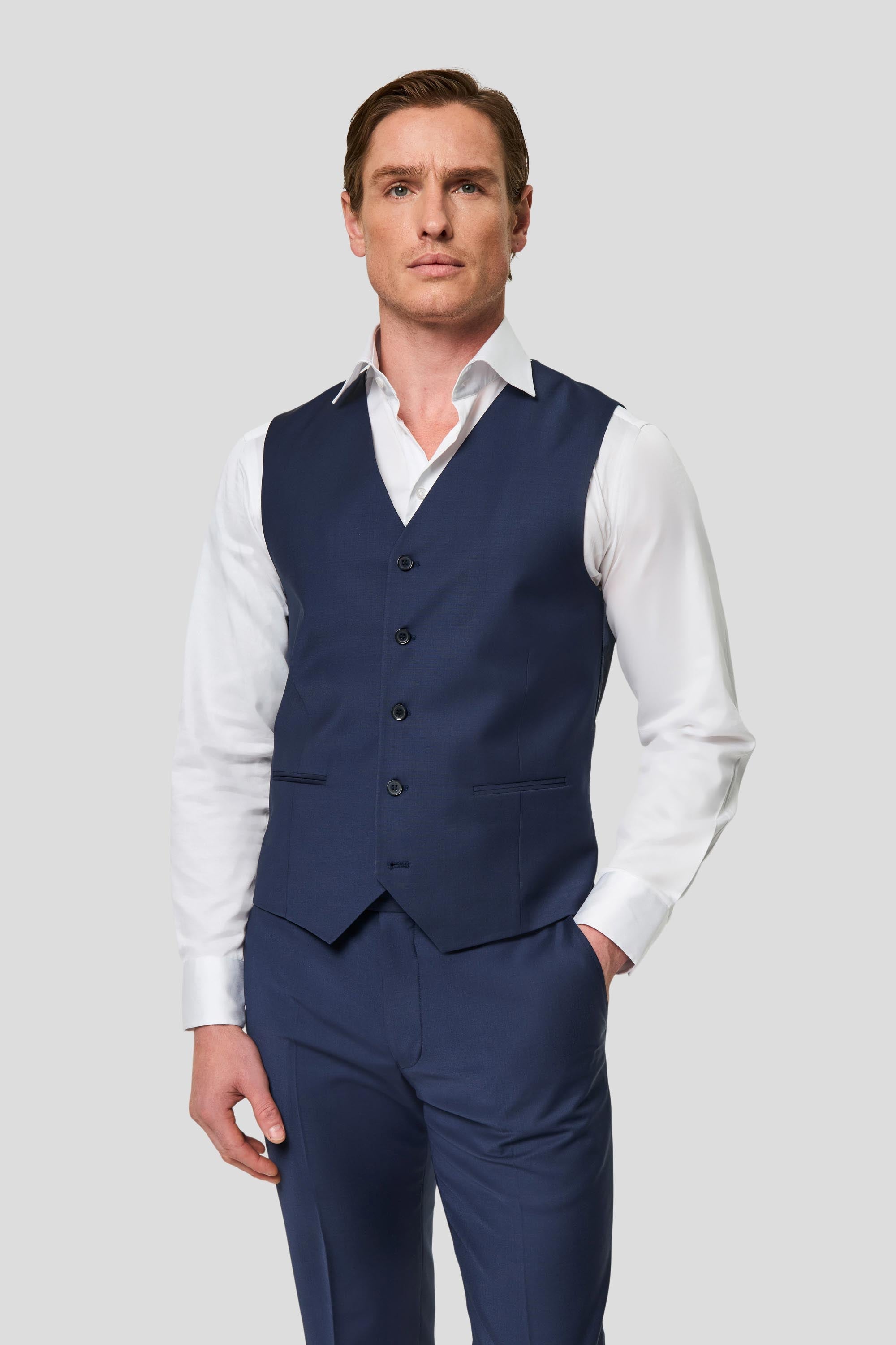 Blå vest på model forfra