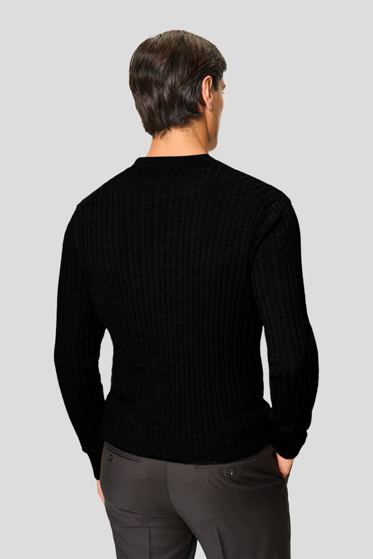 Schwarzer Merino-Rundhalspullover mit Zopfmuster