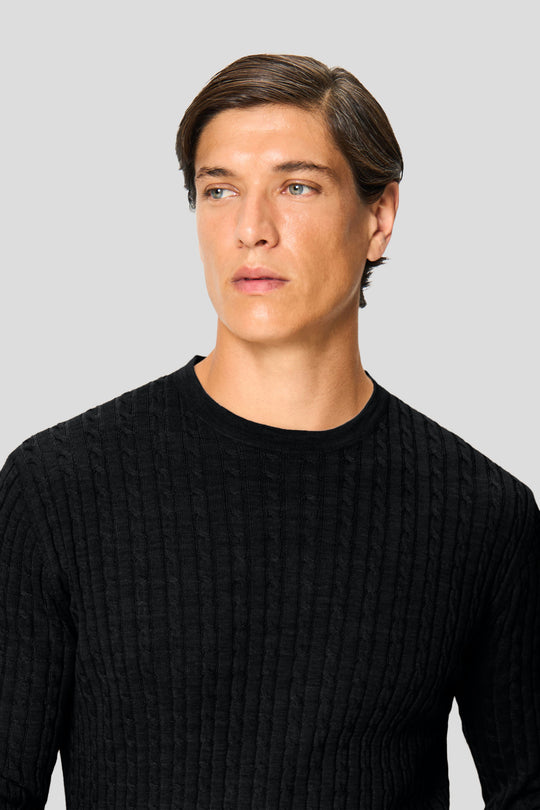 Schwarzer Merino-Rundhalspullover mit Zopfmuster